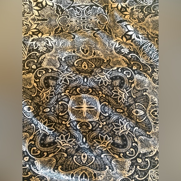 LulaRoe Cassie Black & Cream Floral Print Pencil Skirt - Picture 5 of 7